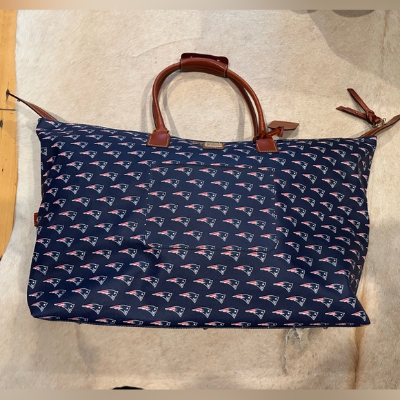 RARE Patriots NFL Dooney & Bourke Weekender Bag - Picture 4 of 6